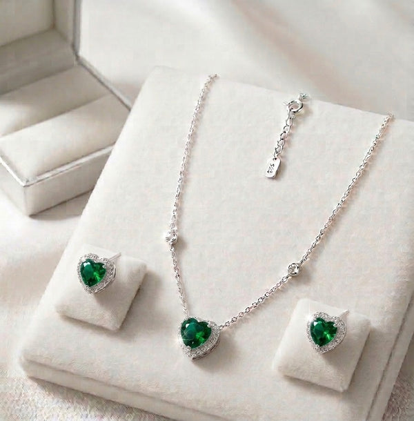 Conjunto Colar e Brinco Coração em Zirconia Verde Esmeralda